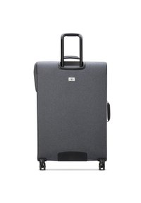 Grau farbener Stoffkoffer mit einem ausziehbaren Griff, vier schwarzen Rädern und einem seitlichen Traggriff. Verfügt über eine silberne Logoschilder und eine strukturierte Oberfläche.