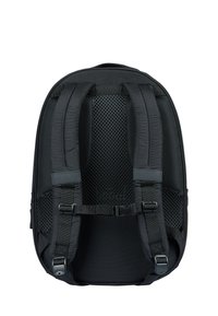 Zaino nero con schienale in rete imbottita, spallacci regolabili e fibbia a clip. Presenta un tessuto testurizzato e un design aerodinamico.