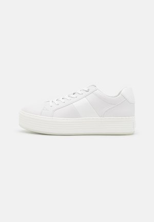 Sneakers - white
