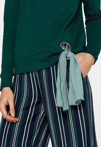 Esprit Mikina - green