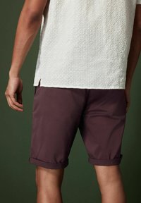 Next REGULAR FIT - Shorts - burgundy red