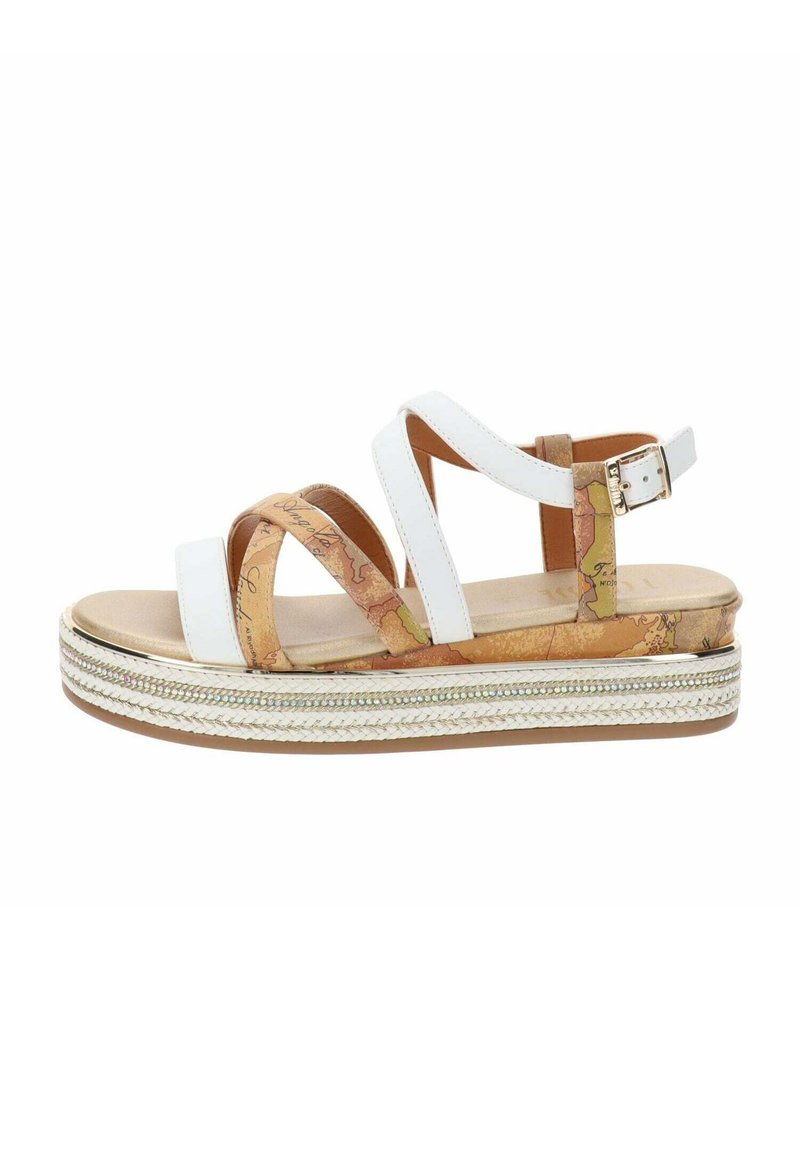 Sandali platform bianchi e beige con design a strisce incrociate, dettagli simili al sughero e rifinitura decorativa intrecciata lungo la suola.