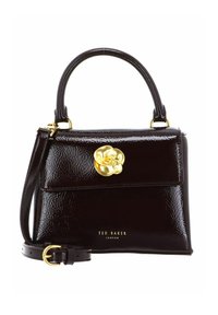 Sac à main en cuir verni noir au design structuré, avec une poignée incurvée, une bandoulière amovible et un fermoir fleur doré.