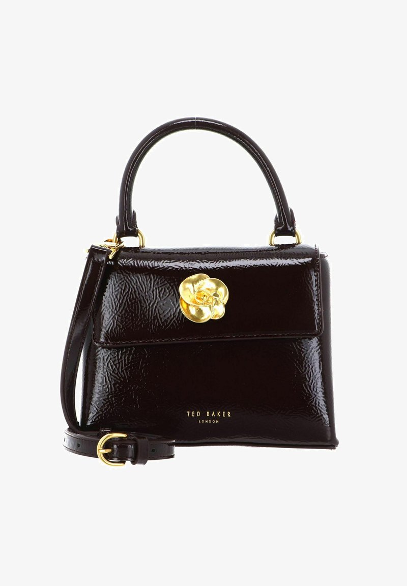 Sac à main en cuir verni noir au design structuré, avec une poignée incurvée, une bandoulière amovible et un fermoir fleur doré.