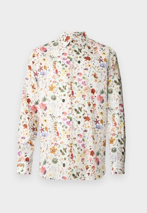 Hosszú ujjú ing, amely fehér anyagból készült, színes virágmintával, különböző virágokkal és pillangókkal, gombos gallérral.