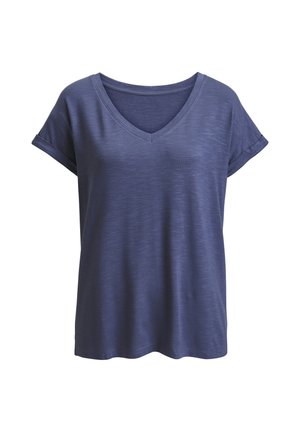 Dunkelblaues Baumwoll-T-Shirt mit kurzen Ärmeln und V-Ausschnitt, mit aufgekrempelten Ärmeln und entspannter Passform auf weißem Hintergrund.