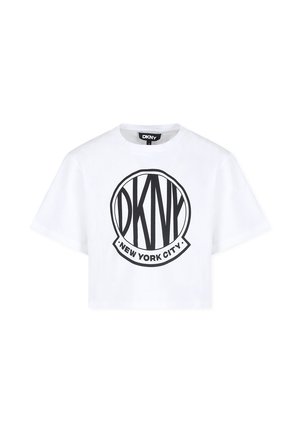 T-shirt bianco cropped in cotone con una grafica circolare nera che presenta il testo "DKNY" e "NEW YORK CITY". Collo a giro classico e maniche corte.