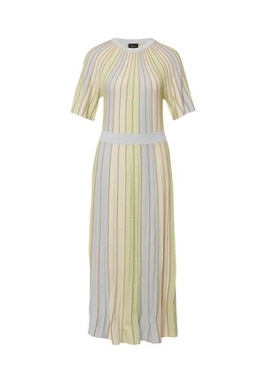 Dzianinowa sukienka do kolan z krótkimi rękawami, okrągłym dekoltem i pionowymi paskami w pastelowym żółtym, beżowym, jasnoniebieskim i białym kolorze.