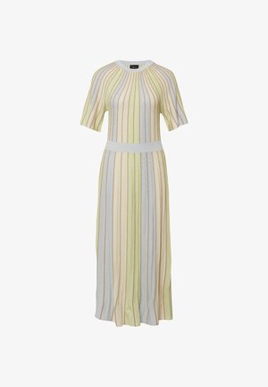 Dzianinowa sukienka do kolan z krótkimi rękawami, okrągłym dekoltem i pionowymi paskami w pastelowym żółtym, beżowym, jasnoniebieskim i białym kolorze.