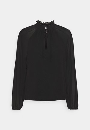 Sort bluse med lange, gennemsigtige ærmer, en flæset høj krave og en nøglehulsåbning foran. Letvægtsstof med glat tekstur.