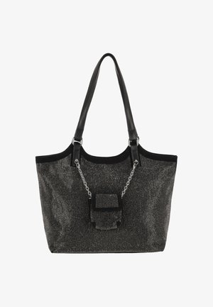 Geantă tote neagră cu textură din plasă metalică, cu două mânere și buzunar frontal cu clapetă. Dispune de un accent de lanț argintiu pentru un plus de detaliu.