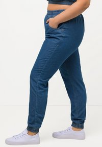DESIGN - Pantalon fuselé avec taille et ourlets élastiques - Noir