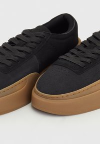 Lacoste AURA CLUB - Sporta apavi - black