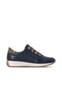 Sneaker noire basse avec des lacets marron, un empiècement marron au talon, une semelle intermédiaire blanche et une semelle extérieure en caoutchouc marron, vue du côté extérieur.