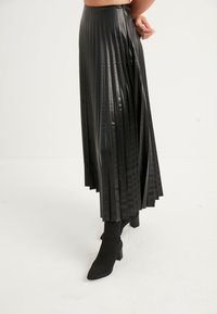 Herita Plooirok - black