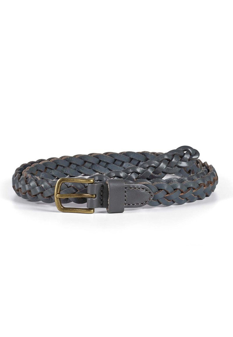 Cintura in pelle intrecciata di colore grigio scuro con accenti marroni, dotata di una fibbia in ottone e una superficie esterna liscia. Le estremità si assottigliano per un aspetto aderente.