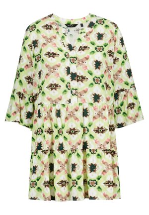 Blomster-mønstret tunika kjole i grønne, pink og brune nuancer. Har en V-udskæring, knaplukning foran, trekvartærmer og tieret design.