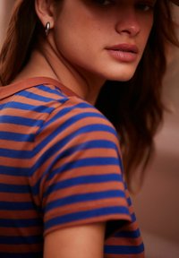 Next Printtipaita - blue orange rust stripe