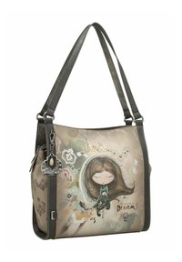 Sac à hobo en simili cuir beige et gris, doté d'une illustration fantaisiste de fille, de charms décoratifs et d'un intérieur spacieux.
