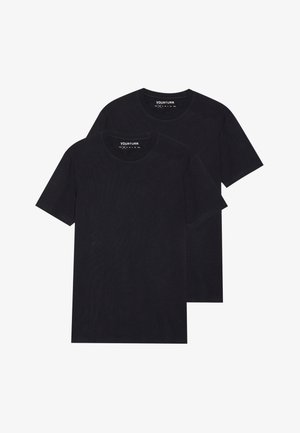 Zwei schwarze Baumwoll-T-Shirts mit Rundhalsausschnitten, kurzen Ärmeln und einer glatten Textur. Jedes Shirt ist identisch und trägt das Markenlabel im Ausschnitt.