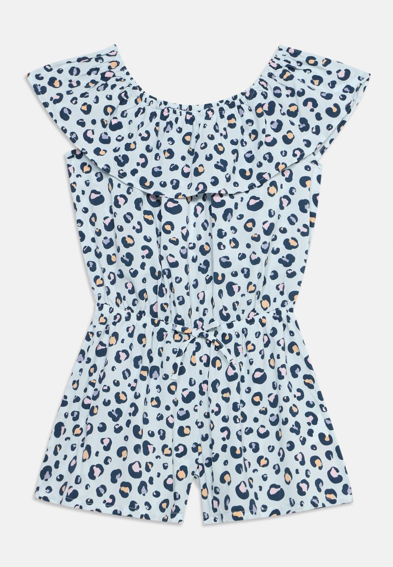 Ανοιχτό γαλάζιο ολόσωμο σορτς χωρίς μανίκια με βολάν στο ντεκολτέ που αφήνει τους ώμους ακάλυπτους και πολύχρωμο μοτίβο λεοπάρ σε ναυτικό μπλε, ροζ και ροδακινί χρώματα.