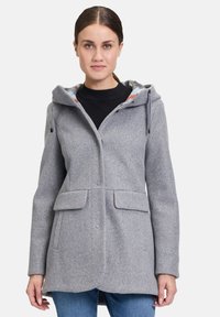 Grauer Wollmantel mit Kapuze, vorderen Taschen und Knopfverschluss. Innen ist er mit einem bunten Karo-Futter ausgestattet. Glatte Textur.