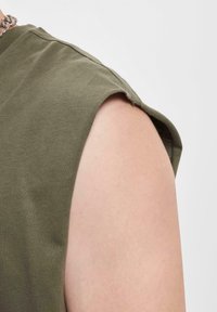 Rocawear NEXTONE TANK - Tops - olive