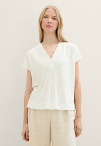 TOM TAILOR MIT LOCHMUSTER - Jednoduché tričko - whisper white