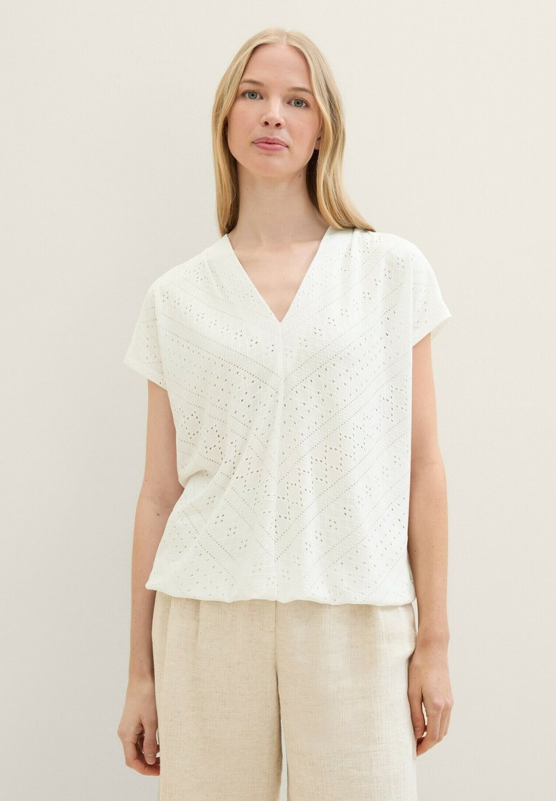 TOM TAILOR MIT LOCHMUSTER - Jednoduché tričko - whisper white