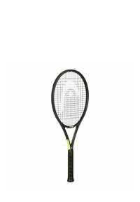 Zwarte tennisracket met een groot ovaal hoofd, dunne frame, gele accenten, gestructureerde zwarte grip en een snaarpatroon in het midden.