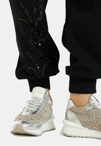 Alma en Pena Pantalones deportivos - nero
