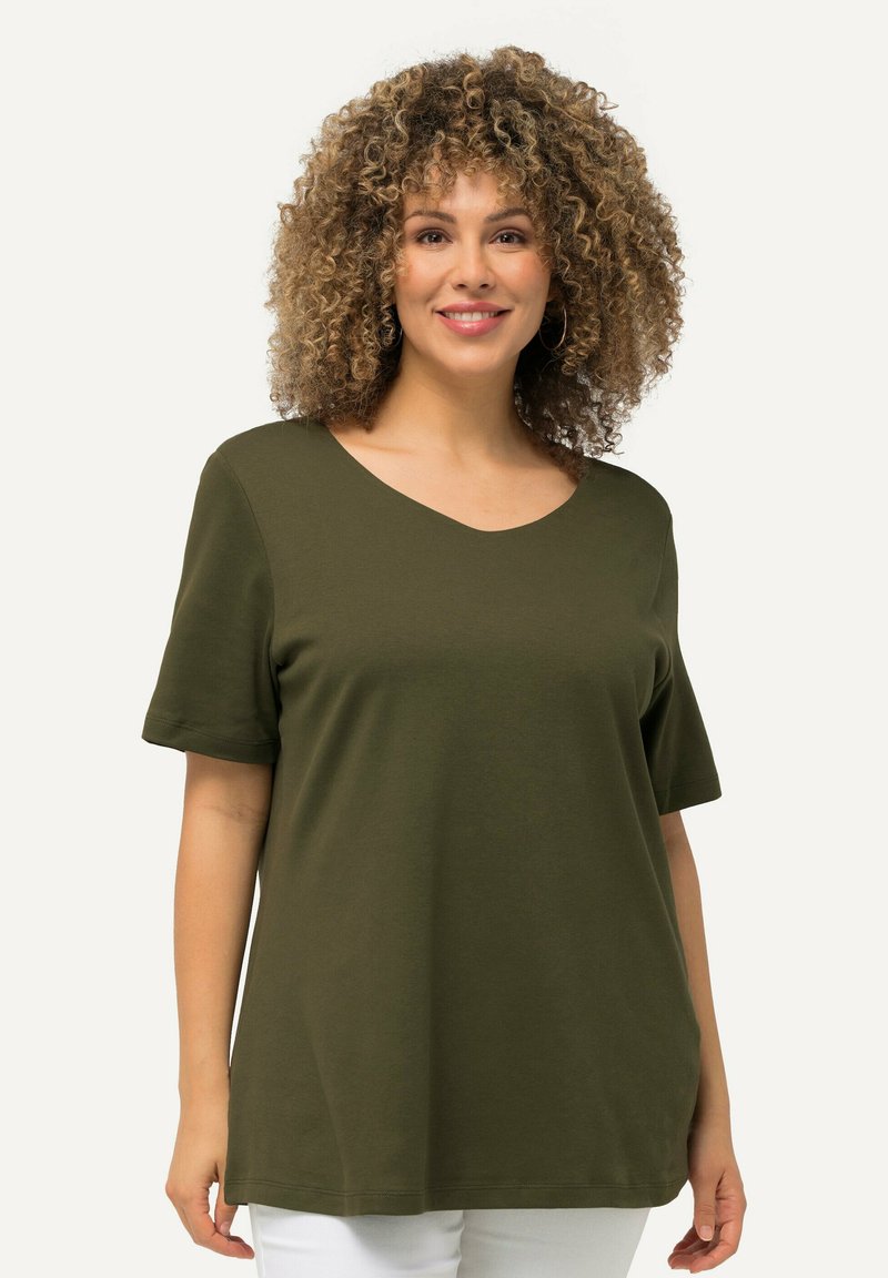 Olivengrøn V-hals t-shirt lavet af blødt bomuld, med korte ærmer og en afslappet pasform, med en glat overflade og enkelt design.