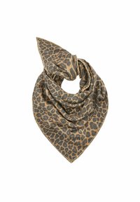 Écharpe en imprimé léopard beige et noir, en tissu léger, de forme triangulaire avec des bords cousus, conçue pour des options de style polyvalentes.