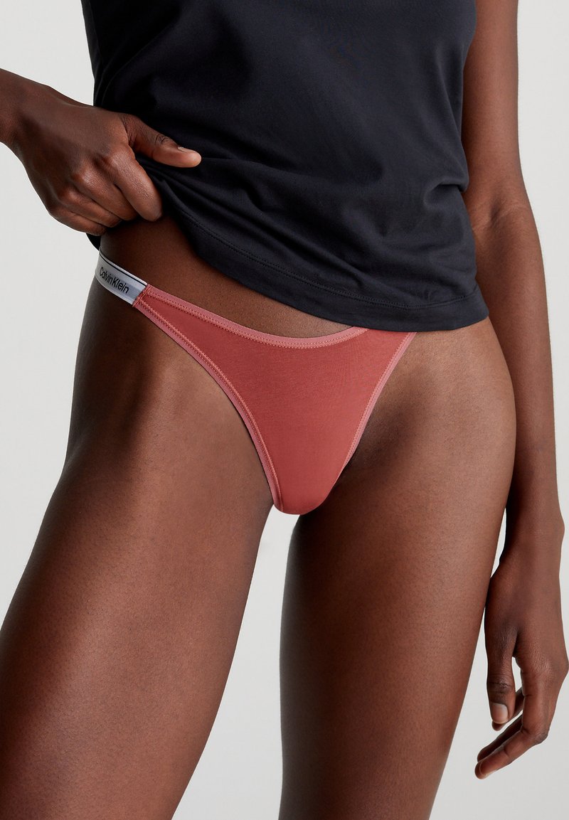 Calvin Klein Underwear DIPPED THONG - String - marsala