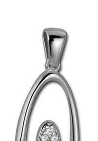 Pendentif en argent avec une forme ovale lisse, une finition polie et cinq petites pierres précieuses claires serties à l'intérieur.