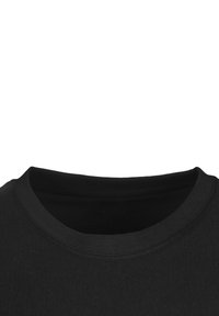 Zwarte katoenen t-shirt met een ronde halslijn. De stof heeft een gladde textuur en de kraag heeft een geribbelde afwerking voor extra duurzaamheid.