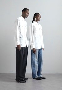MARINE SERRE UPCYCLED HOUSEHOLD TWIN POCKET UNISEX - Blusa - off white