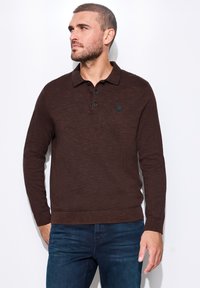 Sélectionné, maroon brown