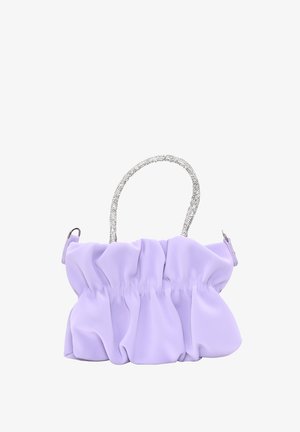 Lila zachte stoffen handtas met geplooid ontwerp, zilverkleurige kettinghandgreep en zijclips. Compacte, ronde vorm met een gladde textuur.
