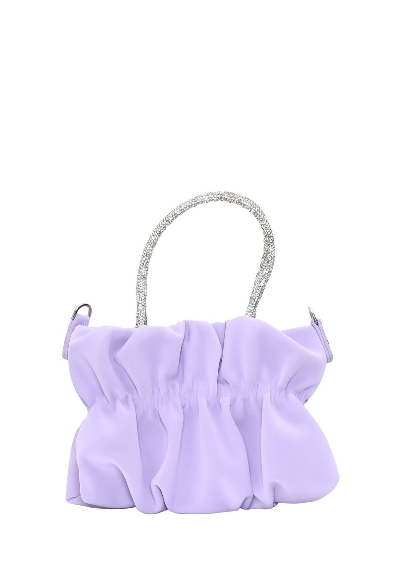 Lila weiche Stoffhandtasche mit gerafftem Design, silberfarbener Kettenhenkel und seitlichen Clips. Kompakte, runde Form mit glatter Textur.