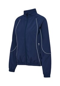 Marineblauw lichtgewicht jasje met volledige ritssluiting vooraan, hoge kraag, elastische manchetten en zoom, en witte biezen op mouwen en zijkanten.