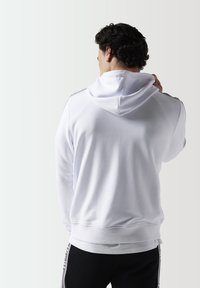 11 DEGREES RETRO TAPED - Jersey con capucha - white
