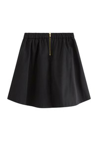 Gonna nera con vita arricciata e una zip dorata visibile sul retro. Realizzata in un tessuto leggero, con una silhouette svasata.