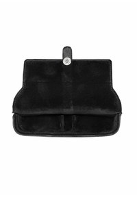 Czarny welurowy portfel z zapięciem na zatrzask, posiadający miękką teksturę oraz wewnętrzne kieszonki na karty. Kompaktowy i prostokątny design.