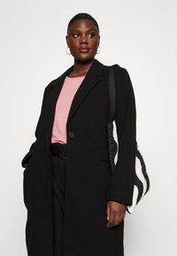 ONLY Carmakoma CARNANCY  - Krátký kabát - black