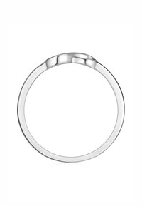 Eenvoudige zilveren ringoorbel met een gladde, gepolijste oppervlakte en een veilige sluitmechanisme aan de bovenkant.