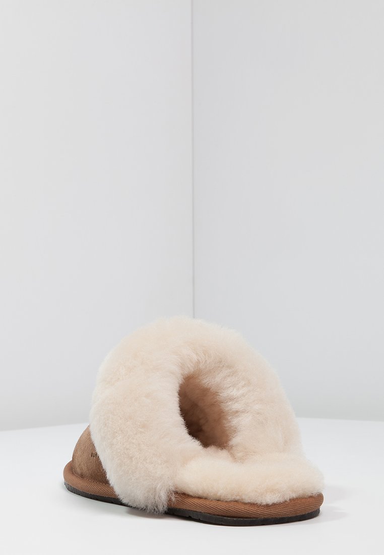 Beige Ciabatta Scuffette II UGG Sandaler - Sko Til Dame Beige Ciabatta Scuffette II UGG Sandaler - Sko Til Dame