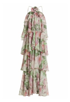 Robe longue à volants à étages avec motif floral aquarelle en rose, vert et blanc, dotée de fines bretelles et d'un foulard noué au niveau du col.