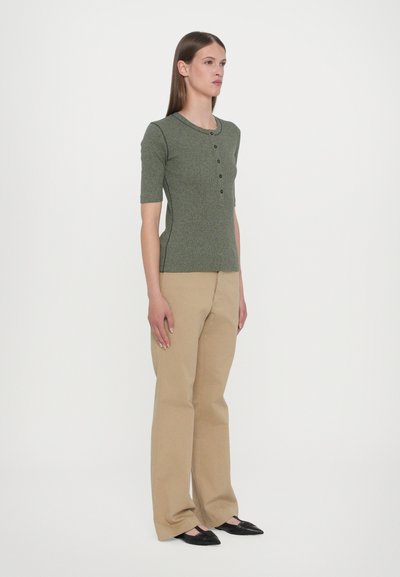 CLOSED PLACKET SHORT SLEEVE - Pamata T-krekls - forest green
