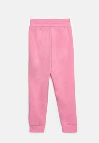 Rosa sweatpants tillverkade av mjukt tyg, med elastisk midja och nederkant med mudd, har en slät textur och enkel design.